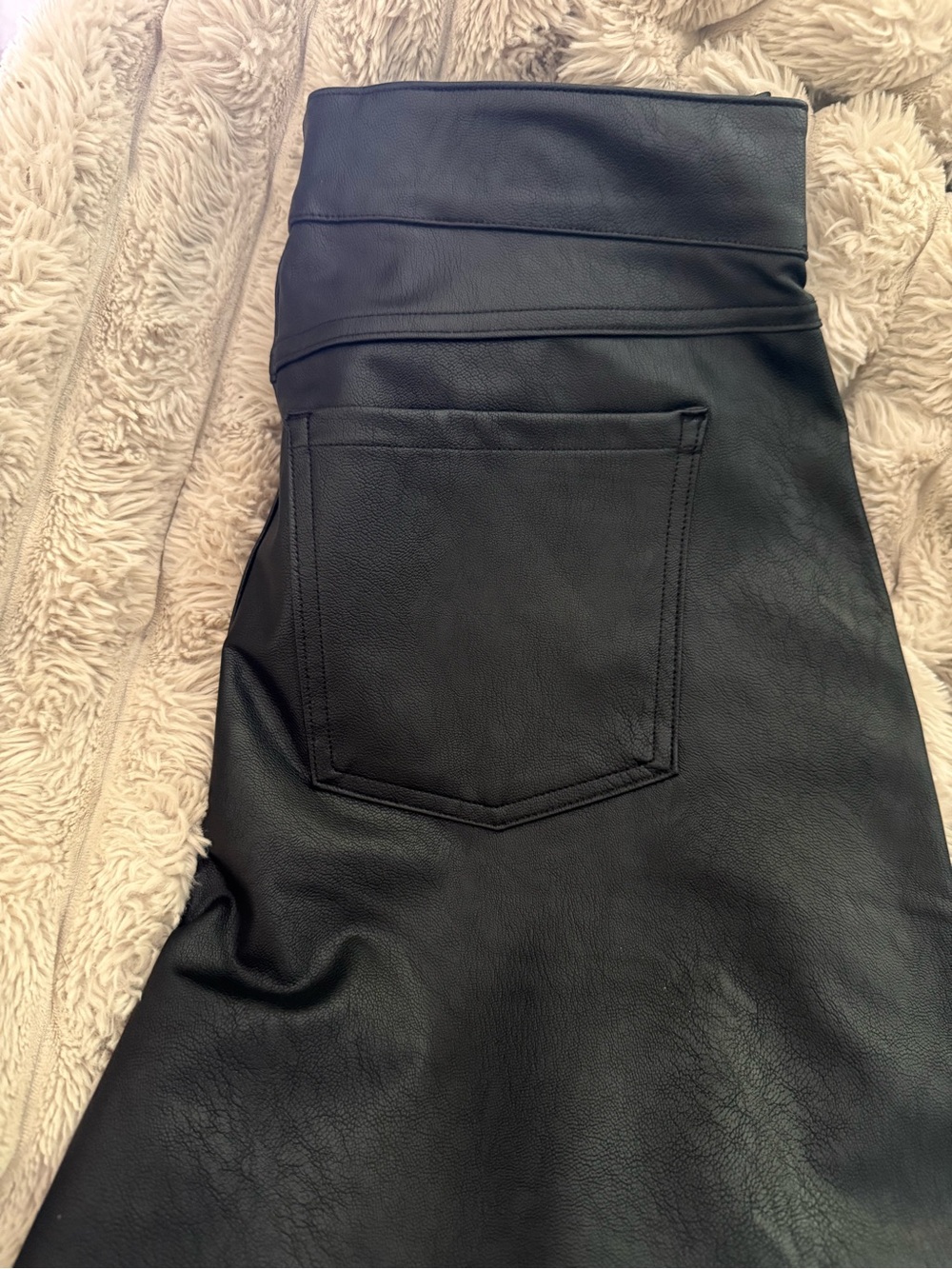 Spanx Vegan Leather Crop Pants Sleek - Picture 2 of 4
